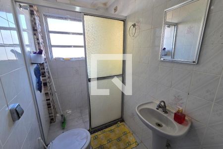 Banheiro de apartamento para alugar com 1 quarto, 40m² em Guilhermina, Praia Grande