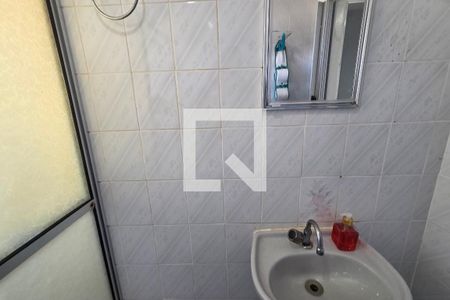 Banheiro de apartamento para alugar com 1 quarto, 40m² em Guilhermina, Praia Grande