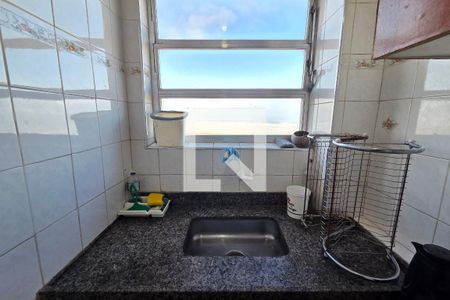 Cozinha de apartamento para alugar com 1 quarto, 40m² em Guilhermina, Praia Grande