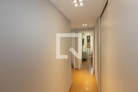 Corredor de apartamento à venda com 3 quartos, 113m² em Vila da Serra, Nova Lima
