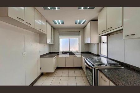 Cozinha de apartamento à venda com 4 quartos, 210m² em Belvedere, Belo Horizonte