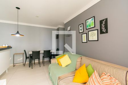Sala de apartamento para alugar com 2 quartos, 64m² em Vila Paulo Silas, São Paulo