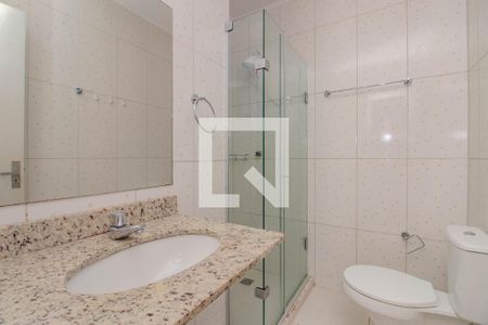 Banheiro de apartamento para alugar com 1 quarto, 42m² em Passo D’areia, Porto Alegre