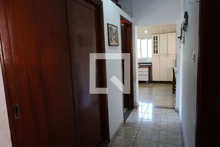 Corredor de casa à venda com 3 quartos, 110m² em Jardim Presidente, São Paulo