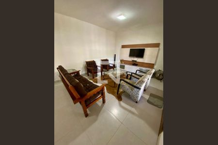 Sala de casa de condomínio para alugar com 5 quartos, 300m² em Cajueiros, Maricá