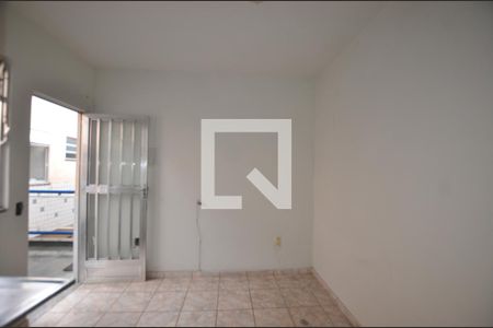 Sala / Quarto de kitnet/studio para alugar com 0 quarto, 15m² em Bento Ribeiro, Rio de Janeiro