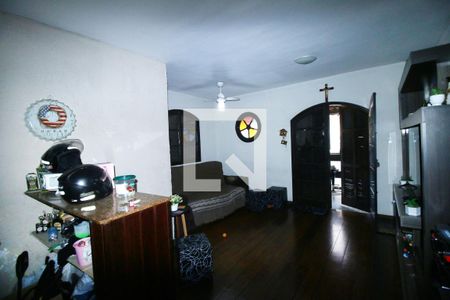 Sala de casa à venda com 3 quartos, 250m² em Olaria, Rio de Janeiro