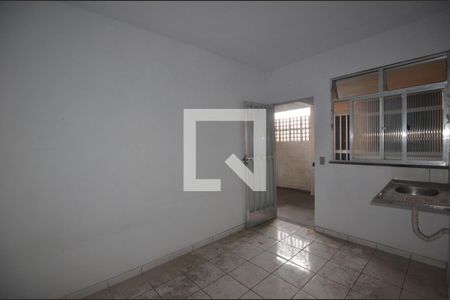 Sala / Quarto de kitnet/studio para alugar com 1 quarto, 17m² em Bento Ribeiro, Rio de Janeiro