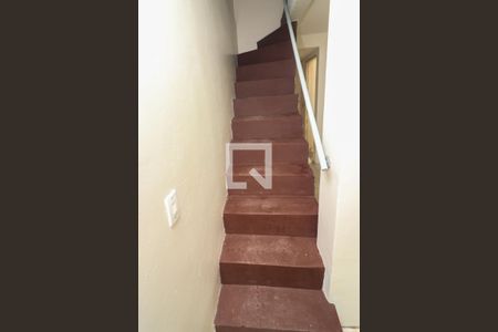 Escada de casa de condomínio para alugar com 3 quartos, 90m² em Lomba do Pinheiro, Porto Alegre