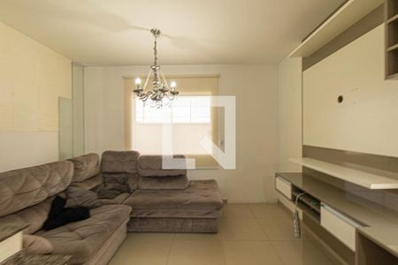 Sala de casa de condomínio para alugar com 3 quartos, 60m² em Pinheirinho, Curitiba