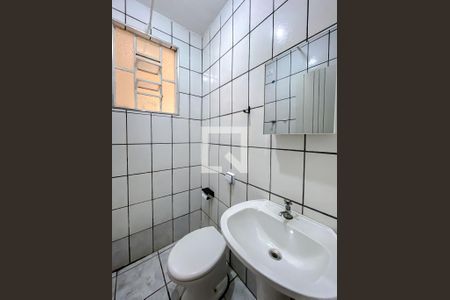 Banheiro de casa para alugar com 2 quartos, 60m² em Alto da Lapa, São Paulo