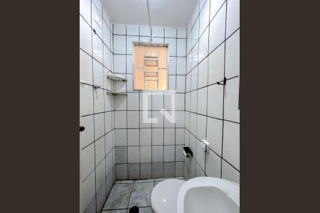Banheiro de casa para alugar com 2 quartos, 60m² em Alto da Lapa, São Paulo