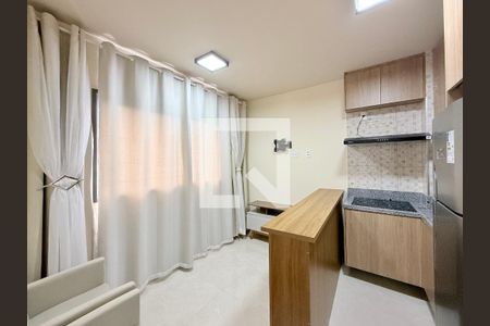 Sala de kitnet/studio para alugar com 1 quarto, 27m² em Chácara Santo Antônio (zona Sul), São Paulo