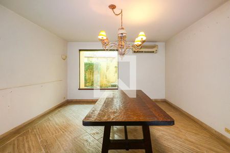 Casa à venda com 3 quartos, 556m² em Jardim Viana, São Paulo