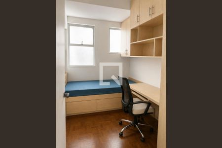 Quarto de apartamento para alugar com 4 quartos, 95m² em Santo Antônio, Belo Horizonte