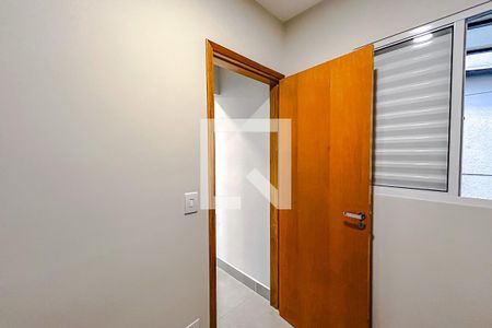 Quarto 1 de apartamento para alugar com 2 quartos, 45m² em Vila Carrão, São Paulo