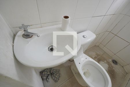 Banheiro de kitnet/studio para alugar com 1 quarto, 15m² em Liberdade, São Paulo