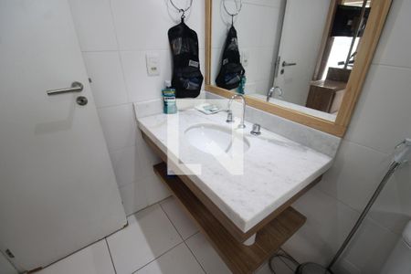 Banheiro de kitnet/studio para alugar com 1 quarto, 40m² em Camorim, Rio de Janeiro