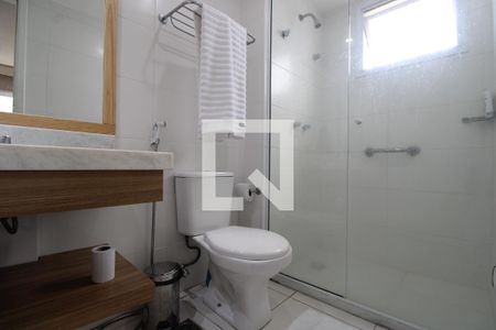 Banheiro de kitnet/studio para alugar com 1 quarto, 40m² em Camorim, Rio de Janeiro