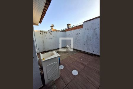 Área externa de casa para alugar com 2 quartos, 45m² em Jardim Betânia, Cachoeirinha