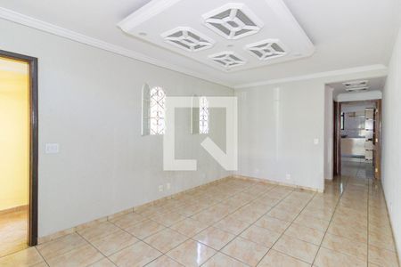 Casa à venda com 3 quartos, 150m² em Vila Zat, São Paulo