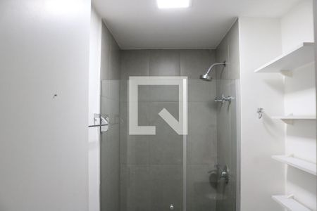 Banheiro de kitnet/studio para alugar com 1 quarto, 25m² em Perdizes, São Paulo