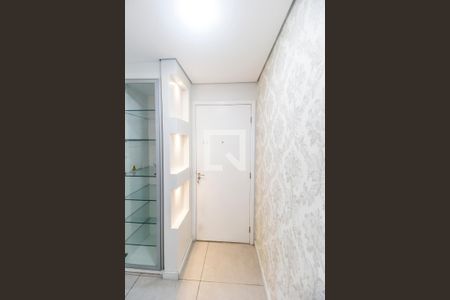 Entrada de apartamento para alugar com 2 quartos, 76m² em Jardim Tupanci, Barueri