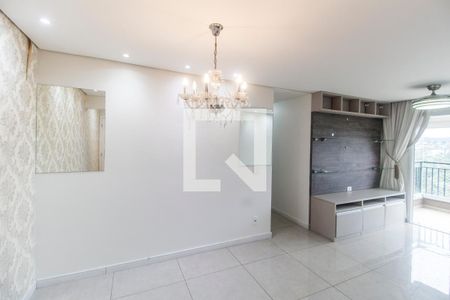 Sala de apartamento para alugar com 2 quartos, 76m² em Jardim Tupanci, Barueri