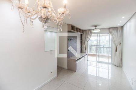 Sala de apartamento para alugar com 2 quartos, 76m² em Jardim Tupanci, Barueri