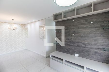 Sala de apartamento para alugar com 2 quartos, 76m² em Jardim Tupanci, Barueri