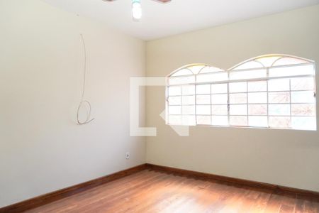 Sala  de casa para alugar com 2 quartos, 100m² em Cachoeirinha, Belo Horizonte