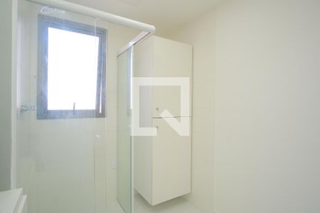 Banheiro de kitnet/studio para alugar com 1 quarto, 26m² em Vila Aricanduva, São Paulo