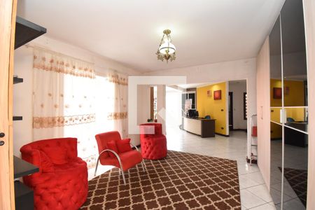 Sala de casa à venda com 5 quartos, 700m² em Cajuru, Curitiba