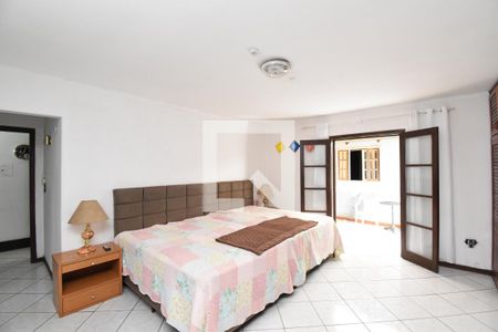 Suíte de casa à venda com 5 quartos, 700m² em Cajuru, Curitiba