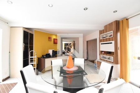 Sala 2 de casa à venda com 5 quartos, 700m² em Cajuru, Curitiba