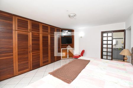 Suíte de casa à venda com 5 quartos, 700m² em Cajuru, Curitiba