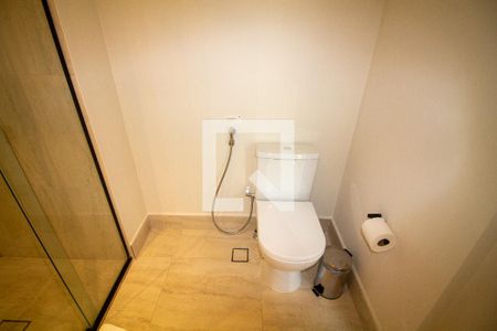 Banheiro de kitnet/studio para alugar com 1 quarto, 33m² em Campo Belo, São Paulo