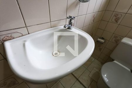 lavabo de casa para alugar com 2 quartos, 80m² em Jardim Oliveiras, Taboão da Serra