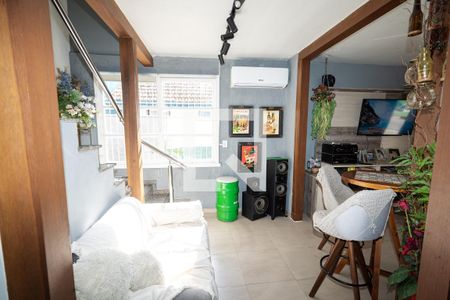 Sala de casa para alugar com 3 quartos, 80m² em Jardim Sabará, Porto Alegre