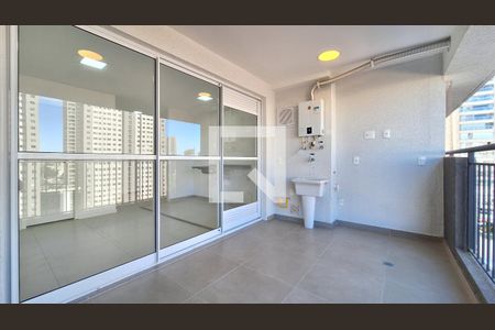 Varanda e área de serviço de apartamento para alugar com 2 quartos, 53m² em Barra Funda, São Paulo