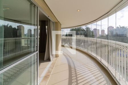 Apartamento para alugar com 4 quartos, 242m² em Vila Sofia, São Paulo