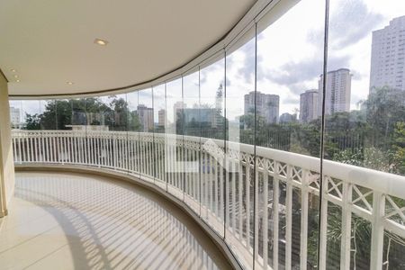 Apartamento para alugar com 4 quartos, 242m² em Vila Sofia, São Paulo