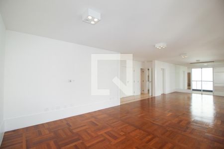Sala de apartamento para alugar com 3 quartos, 250m² em Moema, São Paulo