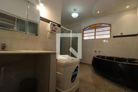 Banheiro da Suíte 1 de casa de condomínio para alugar com 3 quartos, 2000m² em Parque Sao Sebastiao, Ribeirão Preto
