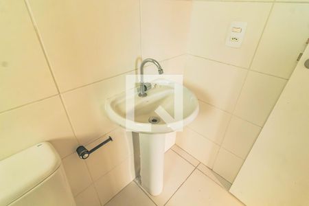 Banheiro de apartamento para alugar com 1 quarto, 27m² em Jardim Itacolomi, São Paulo