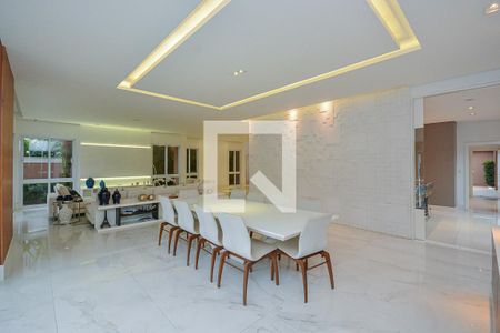 Casa à venda com 3 quartos, 550m² em Interlagos, São Paulo