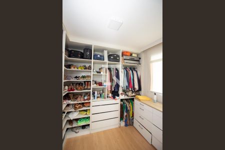 Closet da suíte de casa de condomínio à venda com 3 quartos, 240m² em Tres Barras, Contagem