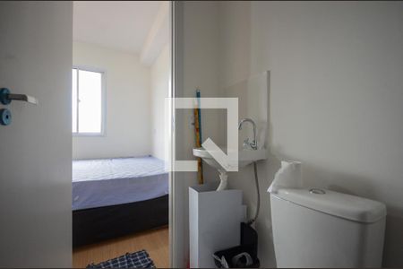 Banheiro de kitnet/studio para alugar com 1 quarto, 17m² em Vila Jaguara, São Paulo