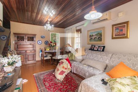 Casa à venda com 4 quartos, 240m² em Vila Nova, Porto Alegre