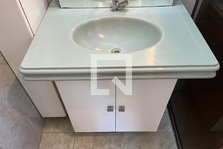 Banheiro da Suíte de apartamento para alugar com 2 quartos, 56m² em Aparecida, Santos